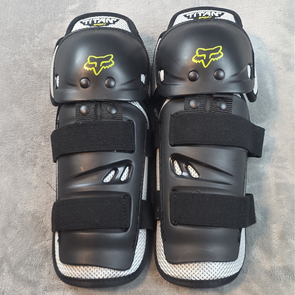 FOX Racing Titan Sport Youth 11.75 Inch Knee/shin Guards